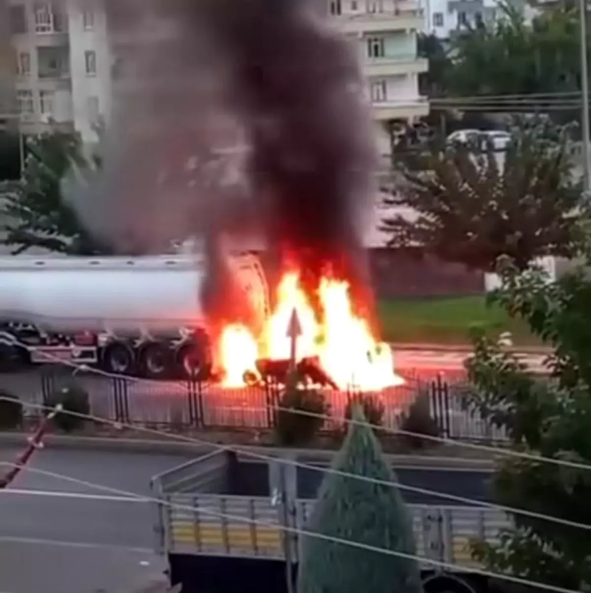 Diyarbakır'da Otomobil Patladı, İhbar Üzerine Müdahale Edildi