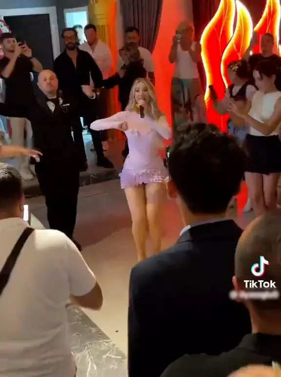 World-famous singer Otilia performed at a wedding in Giresun