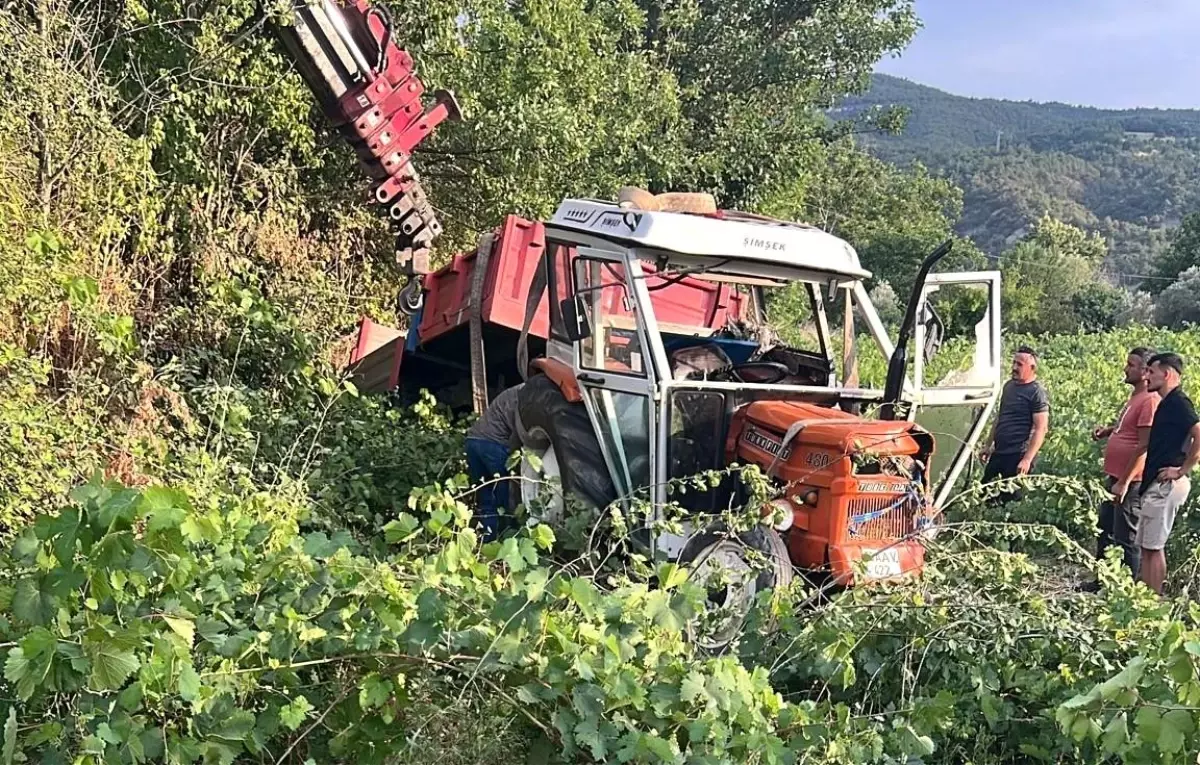 Amasya'da Traktör Devrildi: Emekliliğini Beklerken Hayatını Kaybetti