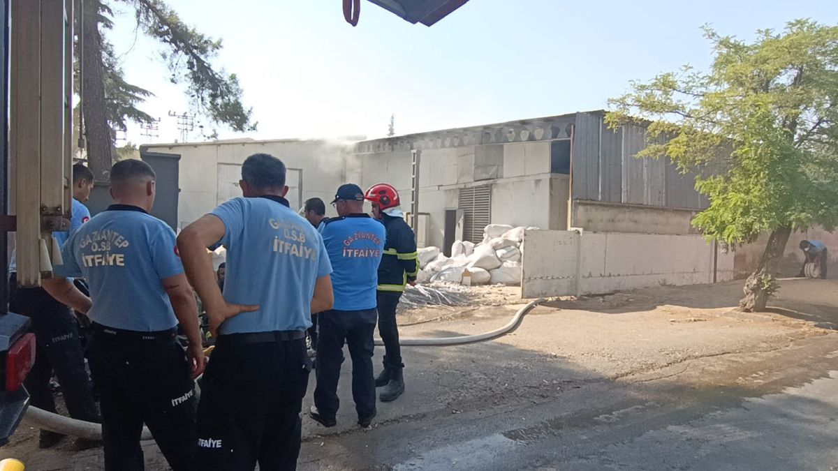 Gaziantep'te Tekstil Fabrikasında Yangın Çıktı