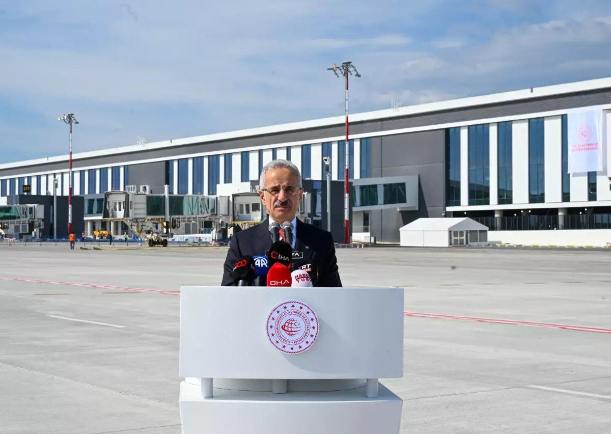 İstanbul ve Antalya Havalimanları Rekor Yolcu Trafiğiyle Gündemde