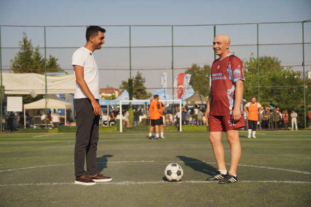 Kanseri Yenen Yasin, Halı Sahada Zaferini Kutladı