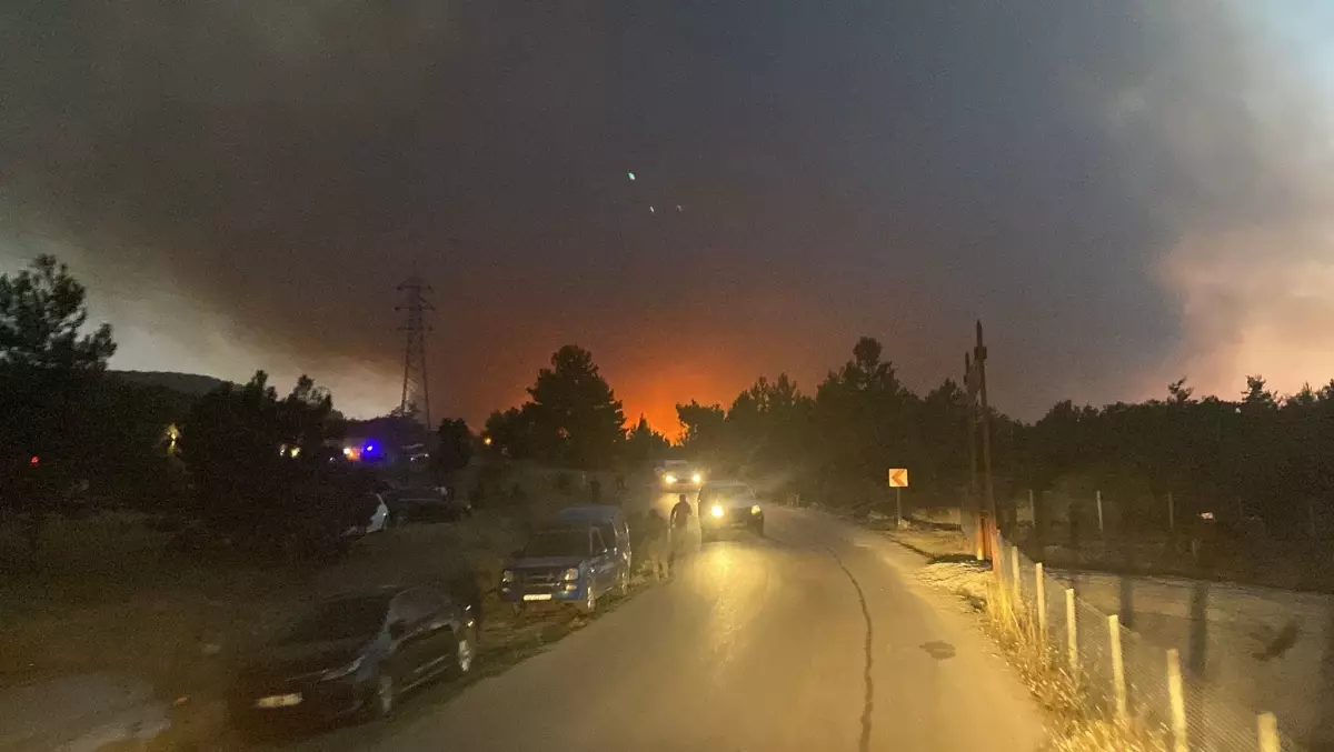 Karabük'te Orman Yangınları Devam Ediyor, Bazı Mahalleler Tahliye Edildi