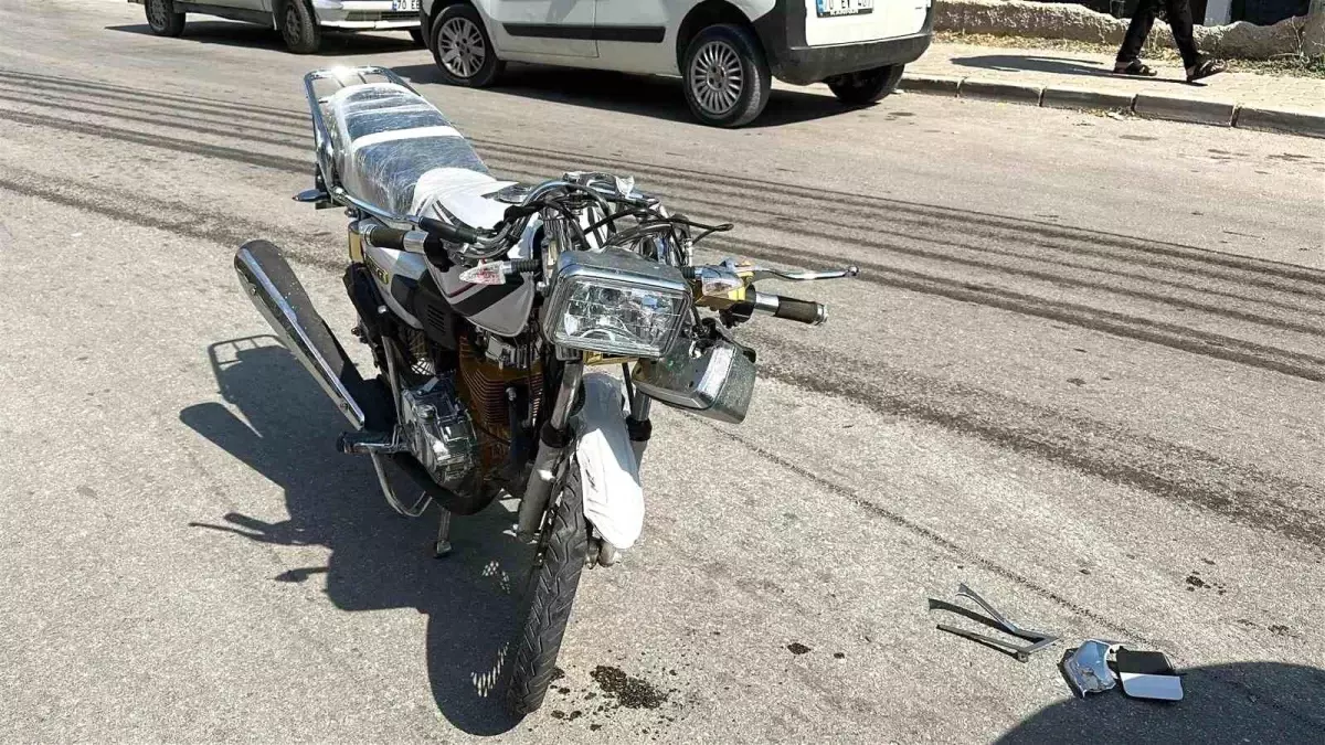 Karaman'da Motosiklet-Cip Çarpışması: Sürücü Yaralandı