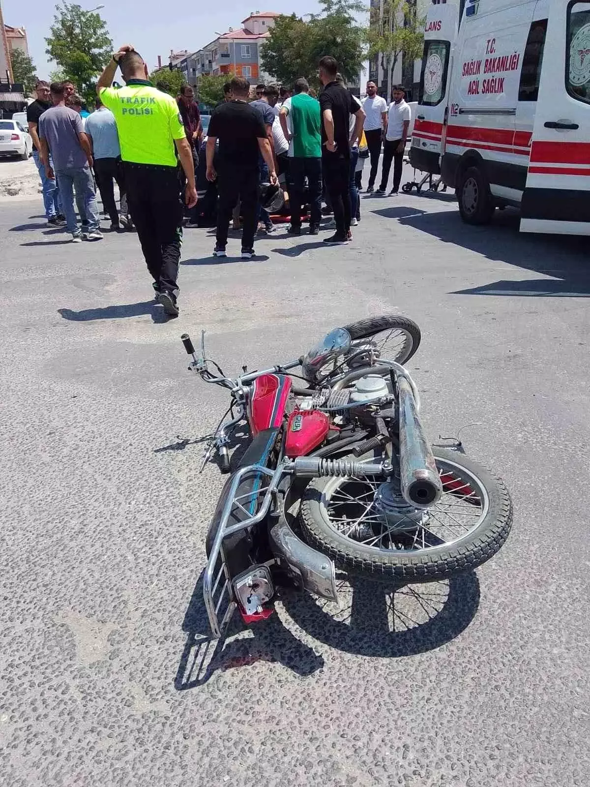 Karapınar'da Motosiklet-Kamyonet Çarpışması: 1 Yaralı