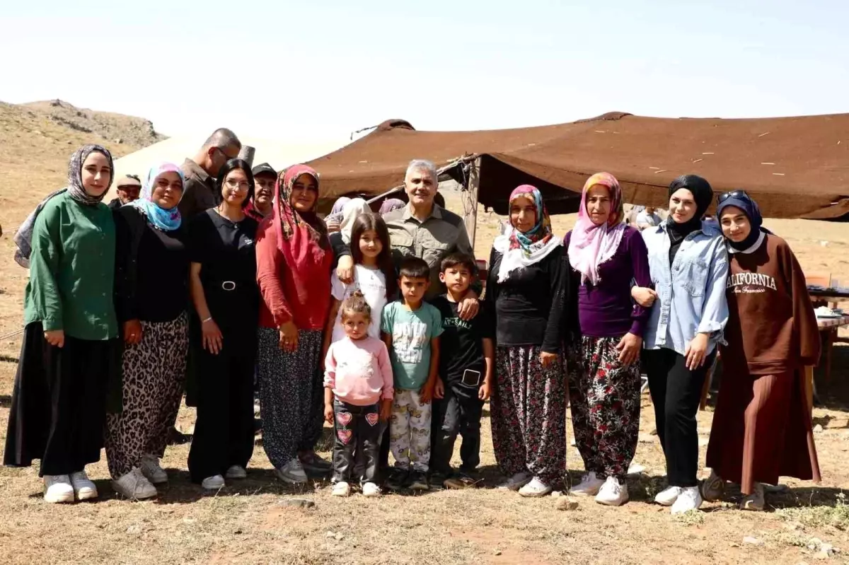 Vali Çelik, Minas Yaylası'ndaki Hayvancılıkla İlgili Vatandaşlarla Bir Araya Geldi