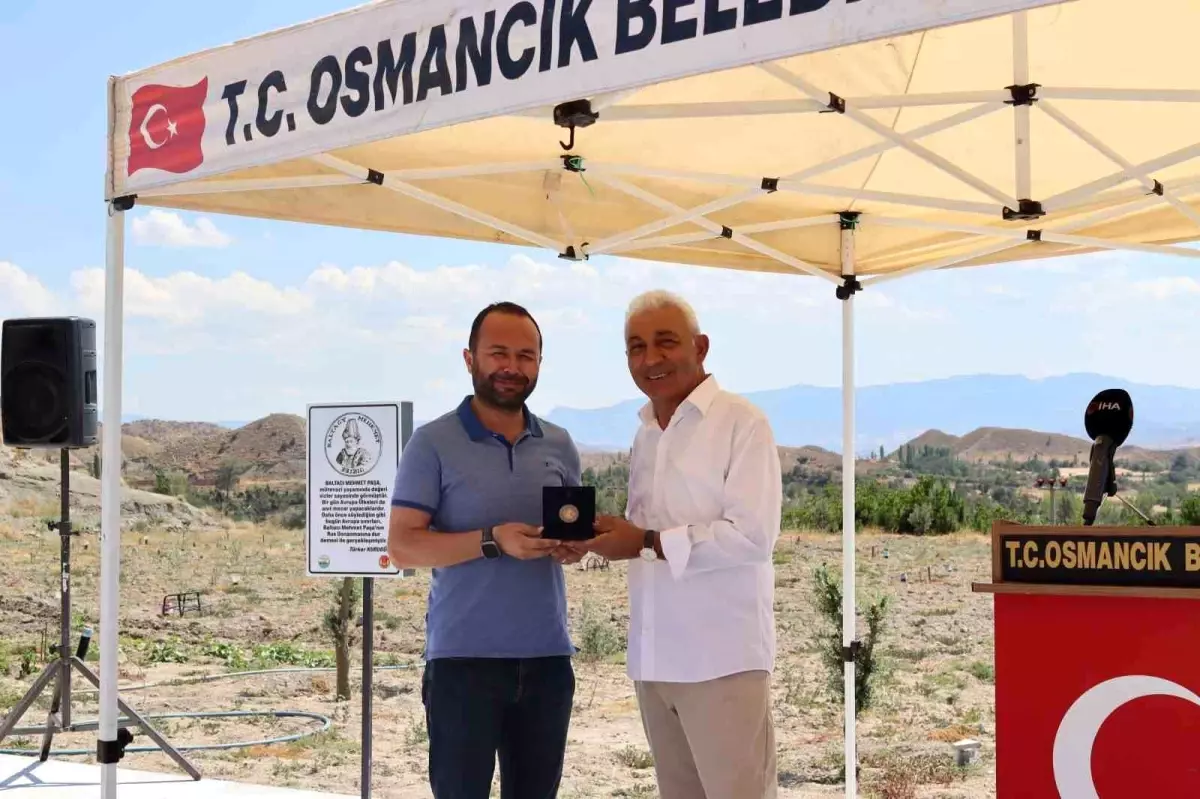 Osmancık'ta Baltacı Mehmed Paşa Anıt Mezarı Açıldı, Hatıra Madalyonları İlgi Gördü