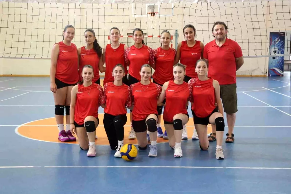 Rize'nin Yıldız Kızları Namağlup Yarı Finale Hazırlanıyor
