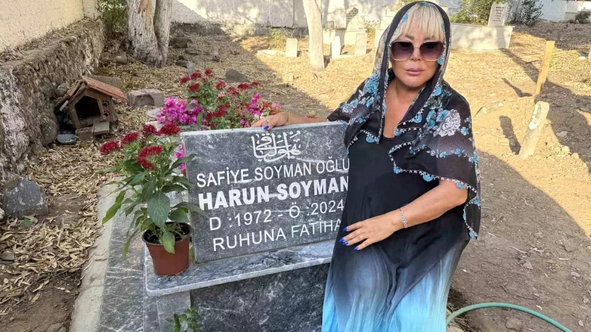 Safiye Soyman Oğlu İçin Anma Töreni Düzenledi