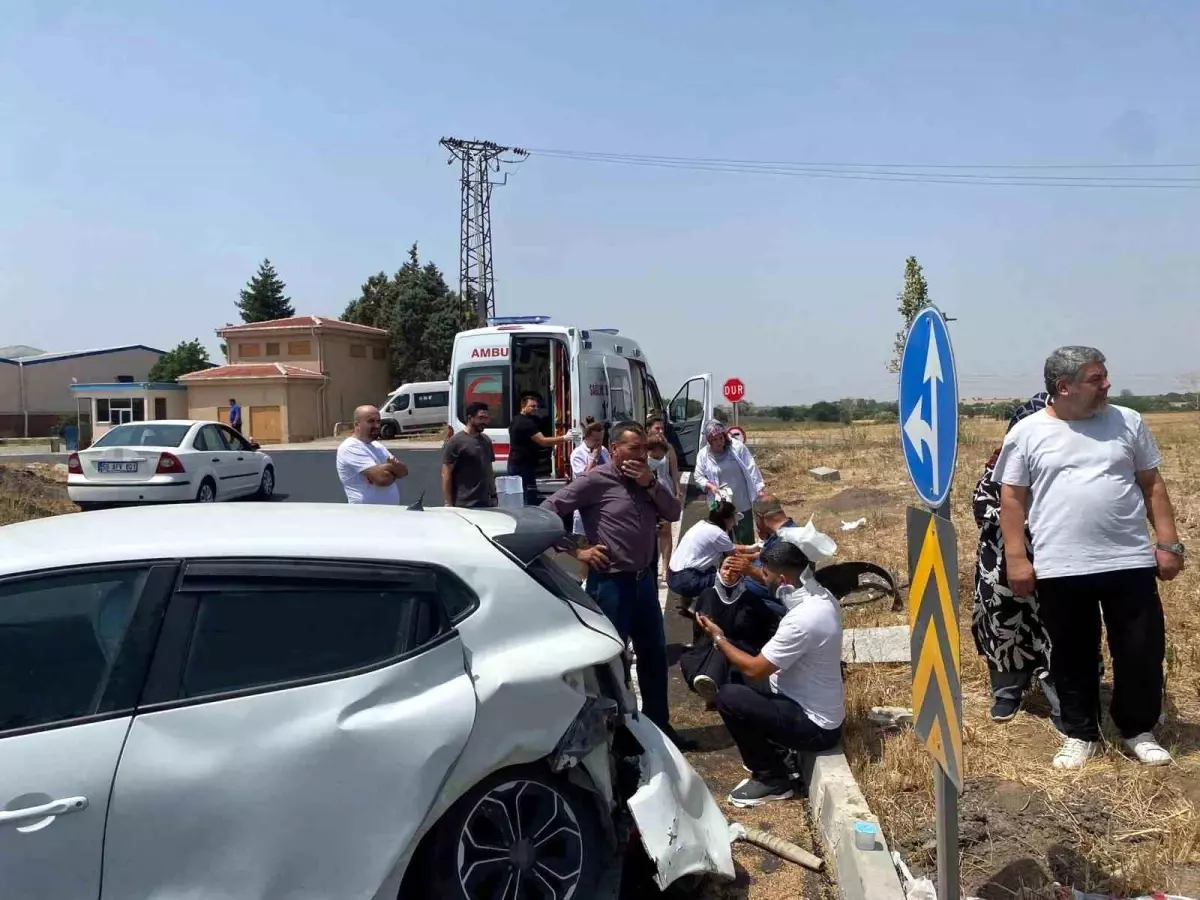 Tekirdağ'da Trafik Kazası: 2'si Çocuk 6 Yaralı