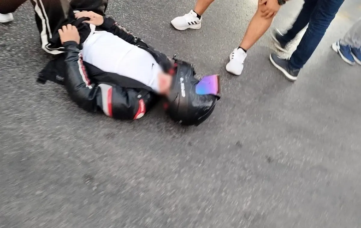 Aydın'da Ticari Araç ile Motosiklet Çarpıştı, 2 Yaralı
