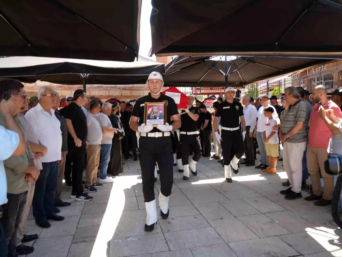 Kayseri'deki Trafik Kazasında Hayatını Kaybeden Komiser Aysun Çağla Namdar Son Yolculuğuna Uğurlandı