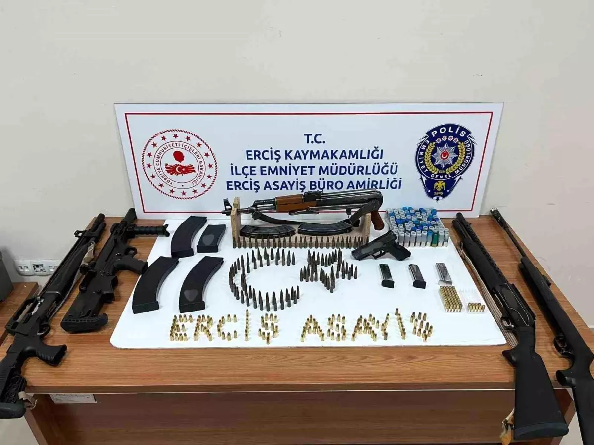 Van'da Polis Ekiplerinden Suç Operasyonu: 94 Tutuklama