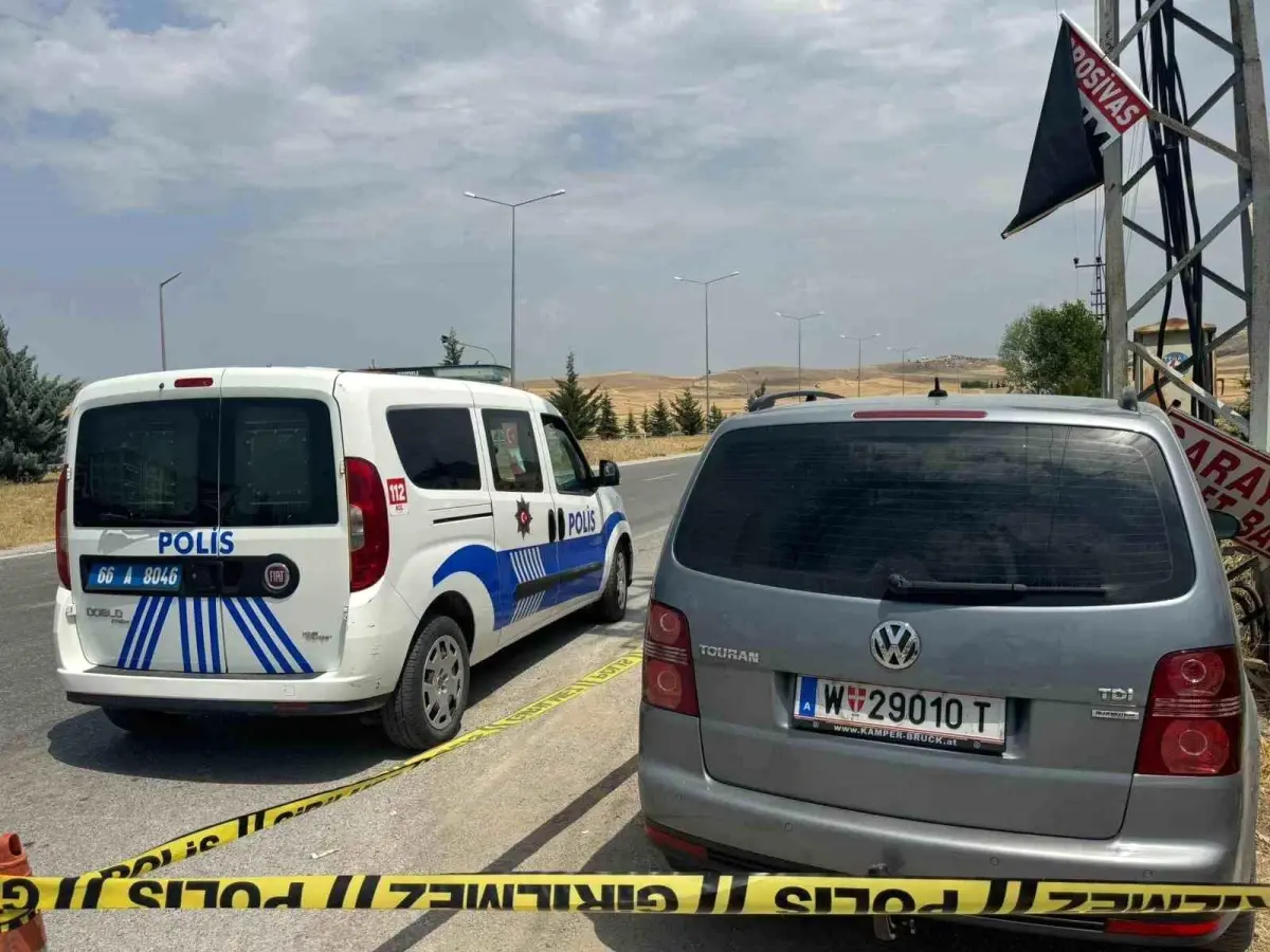 Yozgat'ta Elektrik Direğine Çarpan Otomobilde 3 Yaralı