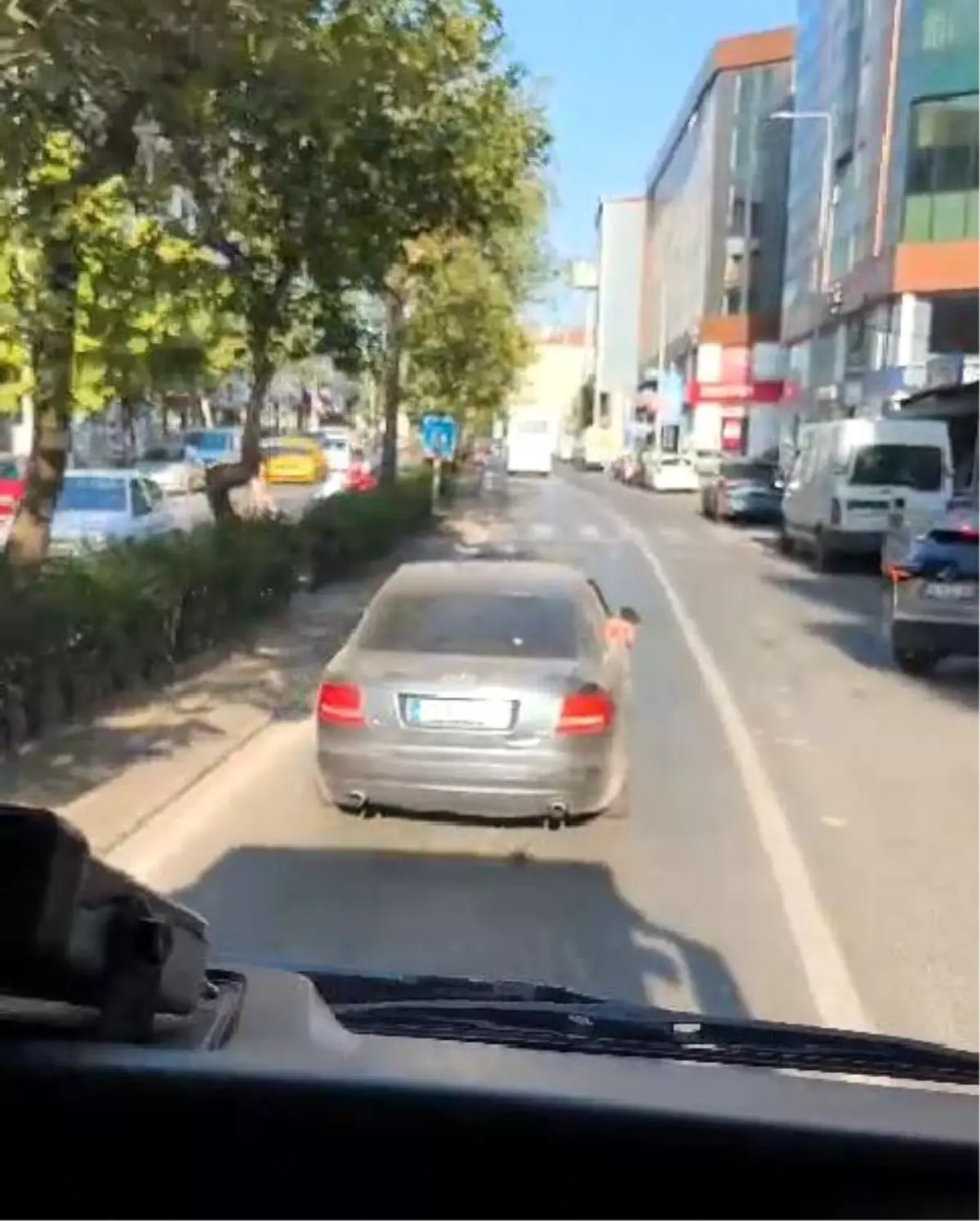 Tekirdağ'da Acil Durum Araçlarına Yol Vermeyen Sürücüler Tepki Çekti