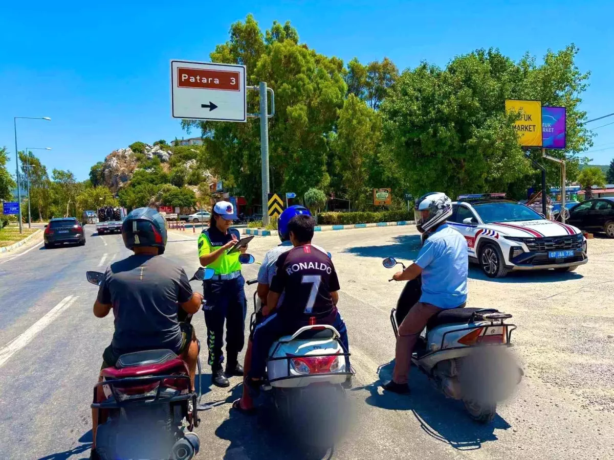 Antalya'da Motosiklet Denetimlerinde 80 Araç Trafikten Men Edildi
