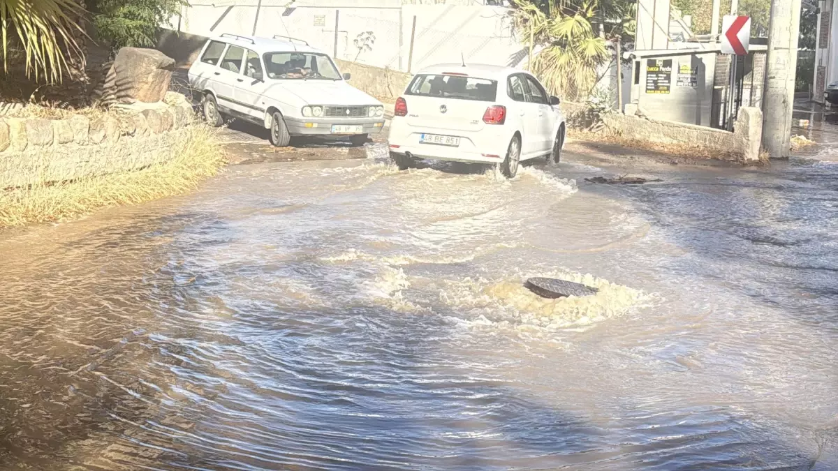 Bodrum'da Ana Su Hattında Patlama, Tonlarca Su Boşa Aktı