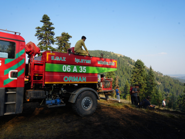 Çankırı'daki Orman Yangınında İkindi Namazı Araç Üzerinde Kılındı