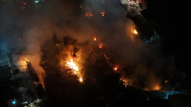 A fire broke out at the sponge factory near the forest in Çekmeköy