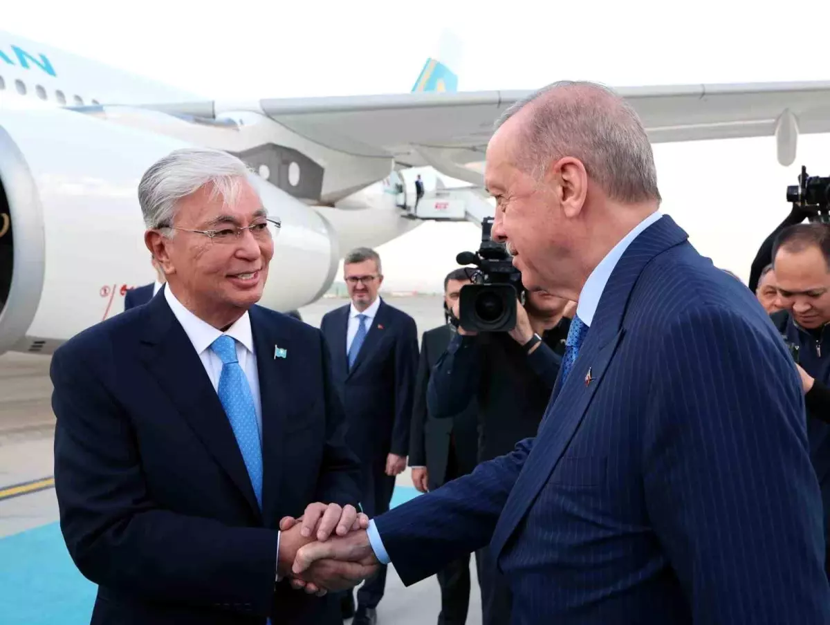 Erdoğan, Tokayev'i Resmi Törenle Karşıladı
