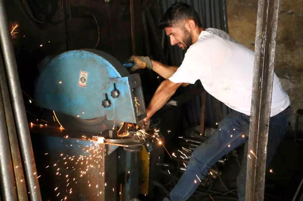 Diyarbakır'da Aşı Sıcaklar Demircileri Zor Durumda Bırakıyor