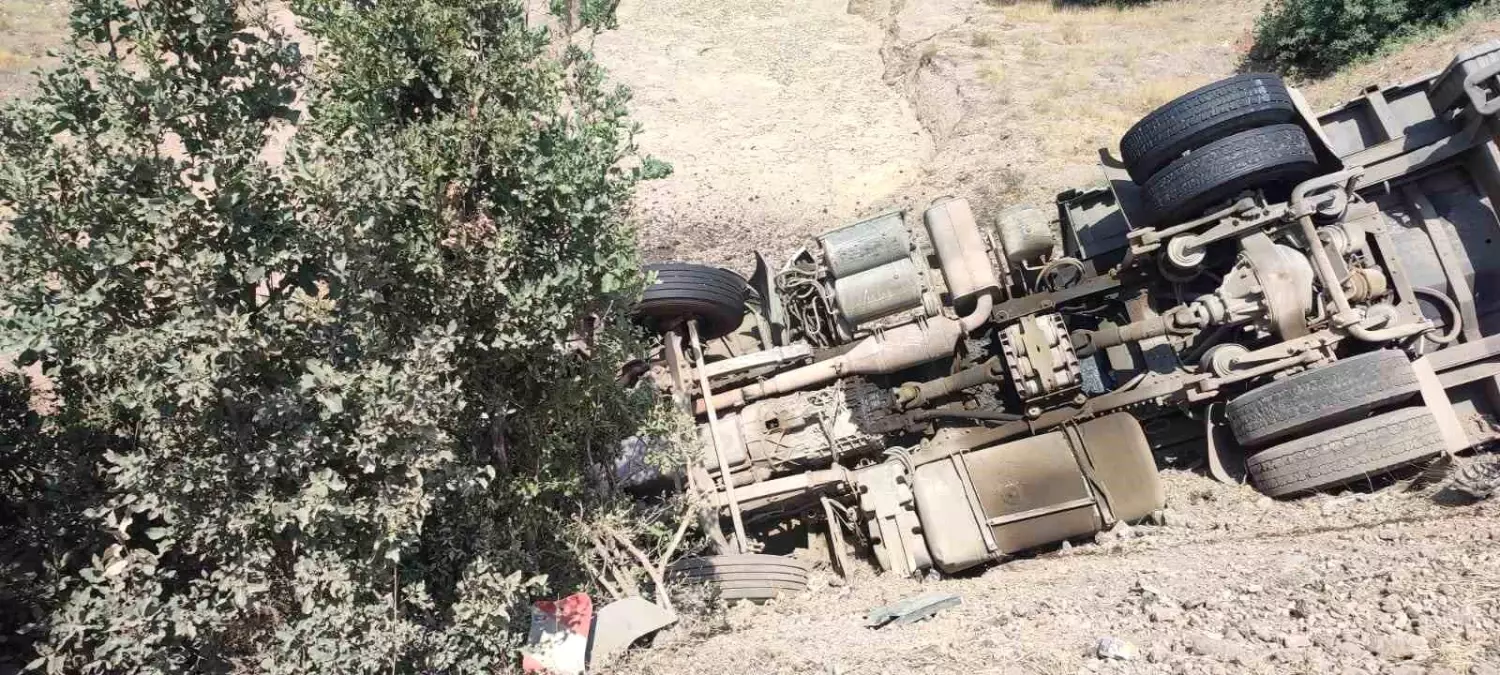 Elazığ'da Tır Devrildi, Bir Kişi Yaralandı