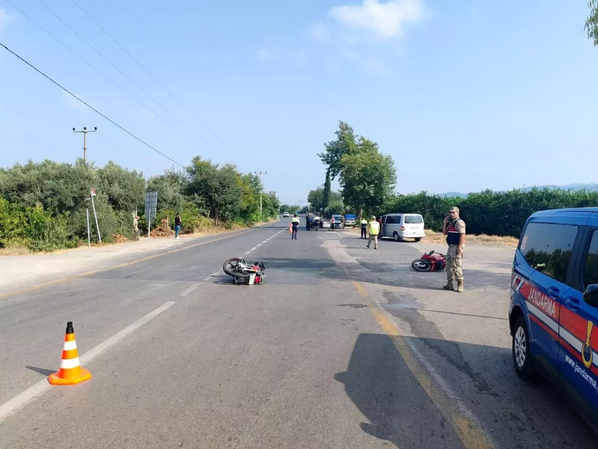 Hatay'da Motosiklet Kazası: İki Sürücü Yaralandı