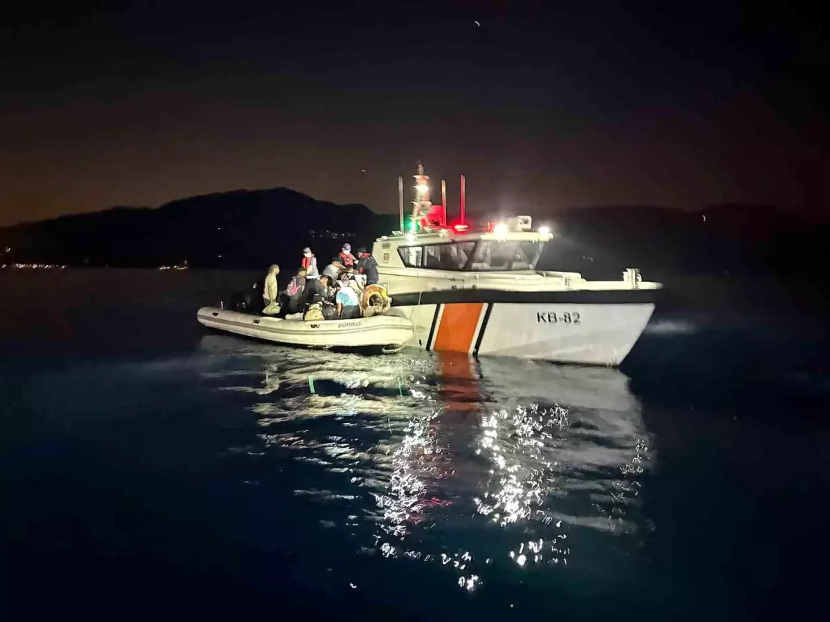 Fethiye Açıklarında 33 Düzensiz Göçmen ve 1 Kaçakçı Yakalandı