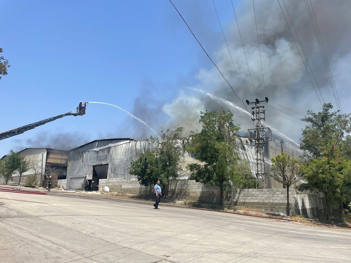 Gaziantep'te Halı Fabrikasında Yangın