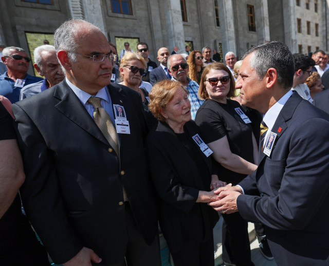 Halef ve selef aynı karede! Özel'den Kılıçdaroğlu çok konuşulacak jest Halef ve selef aynı karede! Özel'den Kılıçdaroğlu çok konuşulacak jest