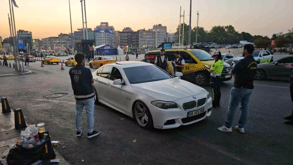 İstanbul'da 'Huzur İstanbul' Uygulaması: Taksim Meydanı'nda Güvenlik Denetimleri