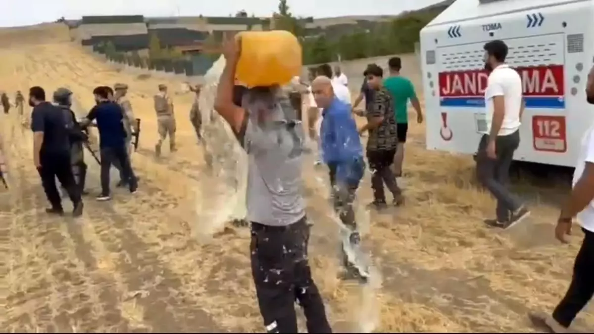 Batman'da Kaçak Hobi Bahçelerinin Yıkımı Sırasında Gerginlik