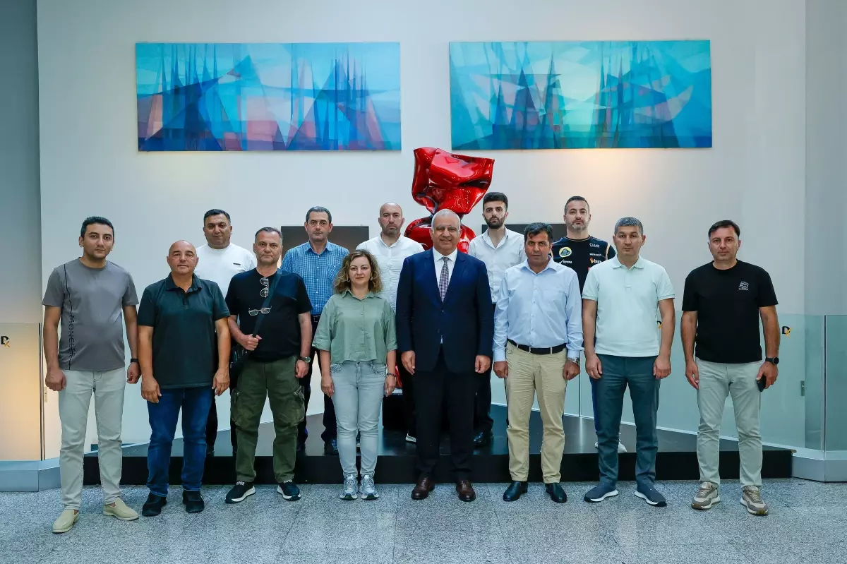 Azerbaycanlı Gazeteciler DHA'yı Ziyaret Etti