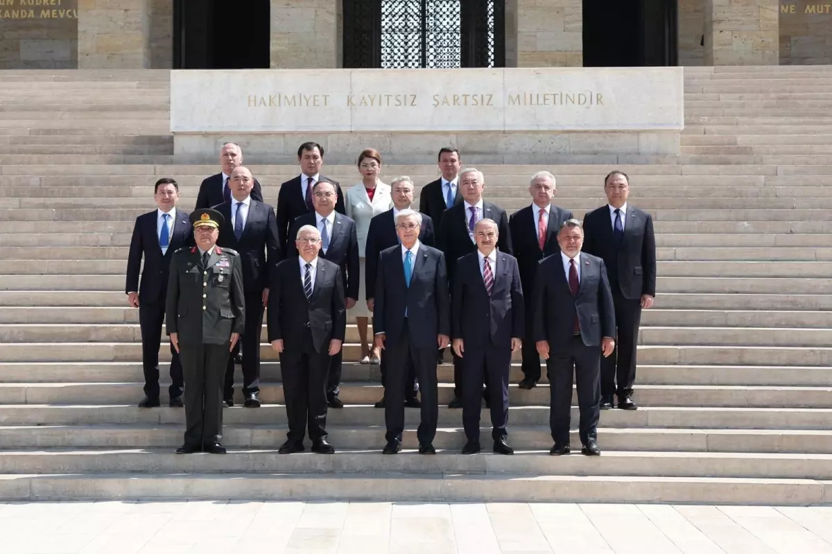 Kazakistan Cumhurbaşkanı Anıtkabir'i Ziyaret Etti