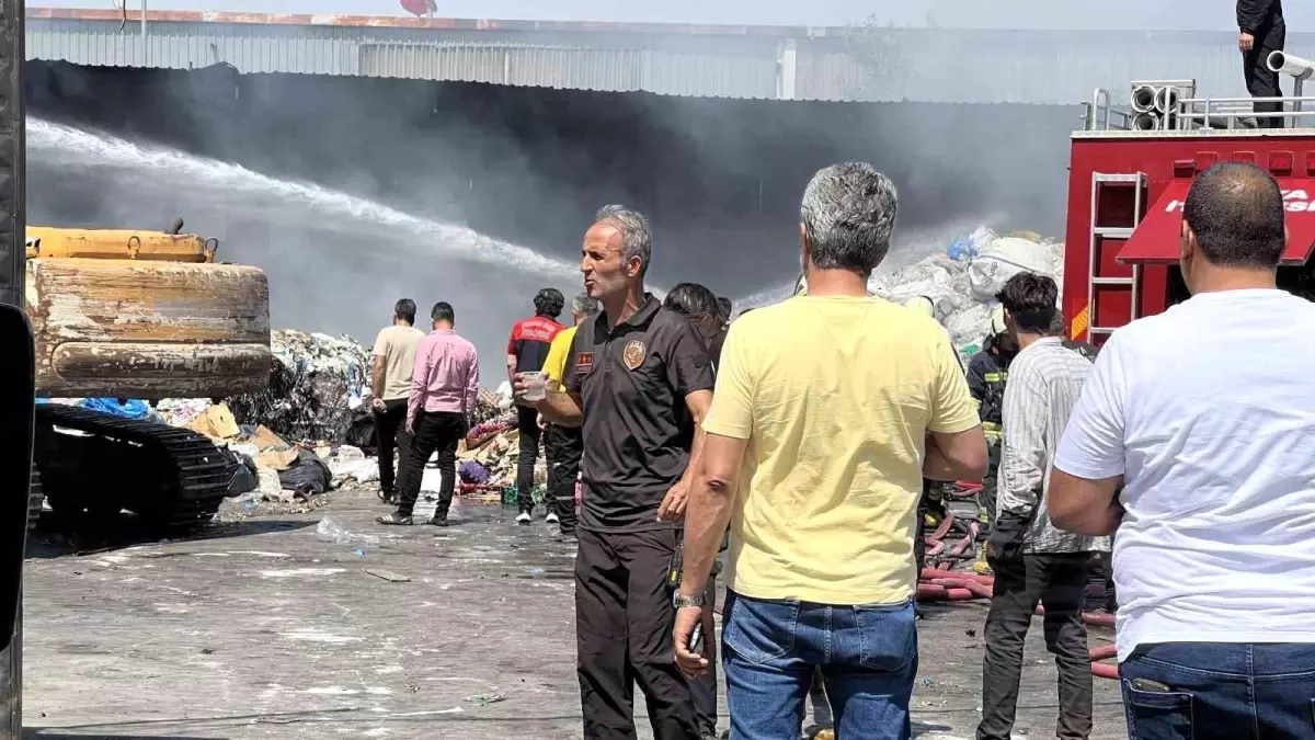 Konya'daki Geri Dönüşüm Fabrikasında Yangın Paniği
