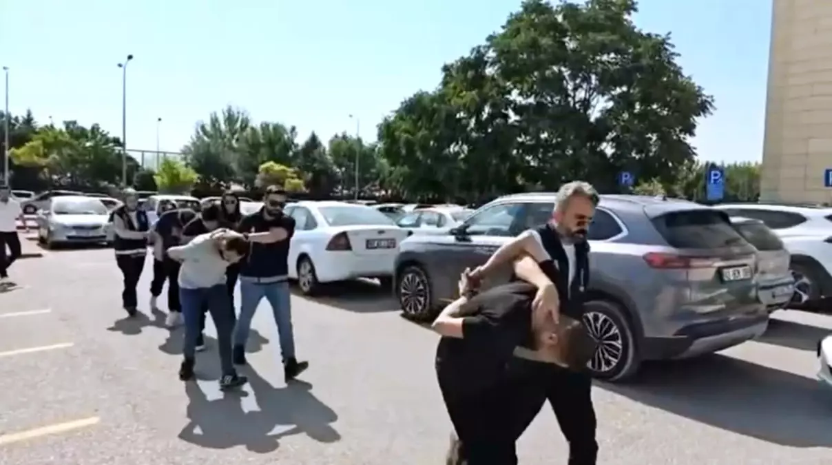 Konya'da Fuhşa Yönelik İkinci Dalga Operasyonda 2 Tutuklama, 6 Kadın Kurtarıldı