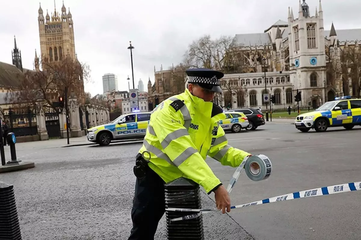 Londra'da bıçaklı saldırı! 2 ölü, 1 yaralı