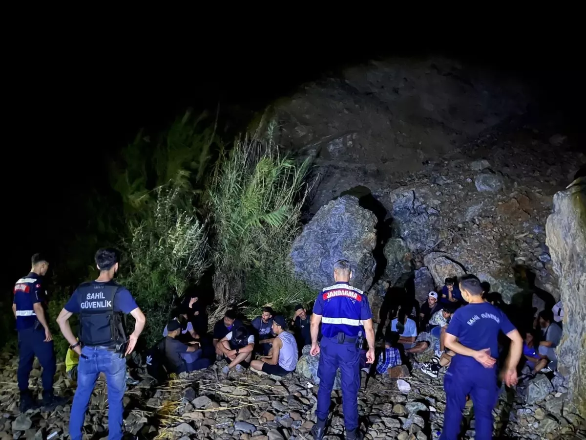 Marmaris'te 22 Kaçak Göçmen ve 3 Organizör Yakalandı