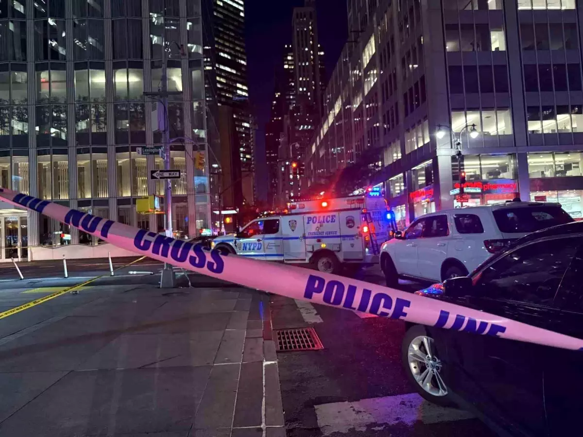 New York'ta Gökdelende Silahlı Saldırı: 6 Kişi Hayatını Kaybetti