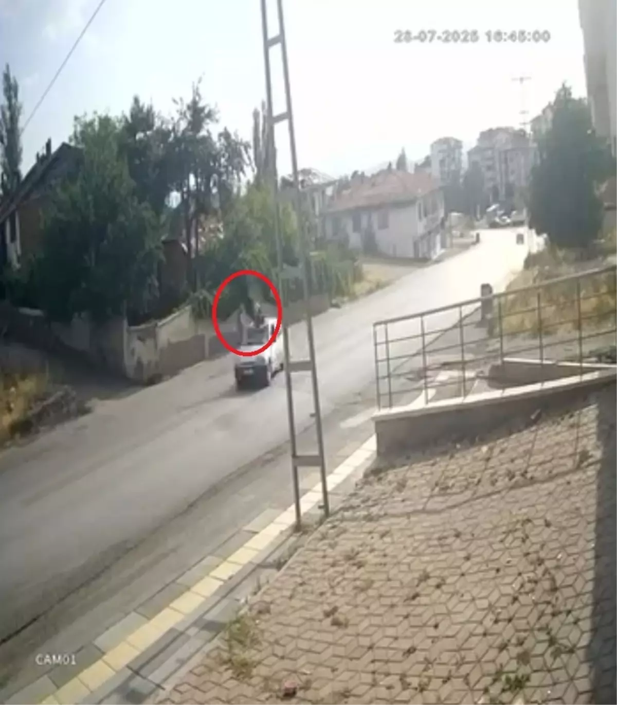 Polisten Kaçan Şahıs Otomobilin Çarpması Sonucu Yaralandı