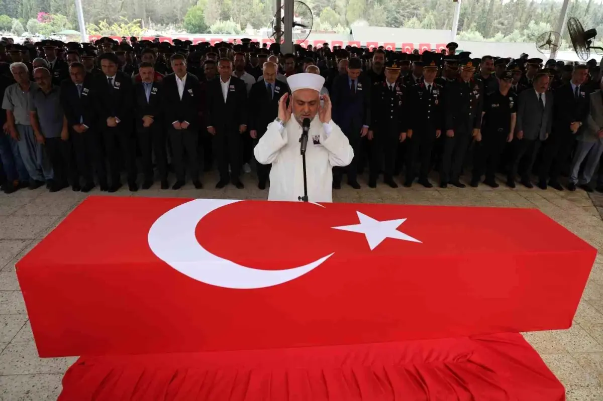 Şehit Jandarma Uzman Çavuş Yıldırım, Adana'da son yolculuğuna uğurlandı