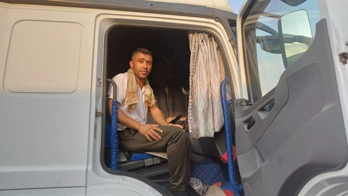 Silopi'de TIR Şoförleri 49 Derece Sıcağında Zor Anlar yaşıyor