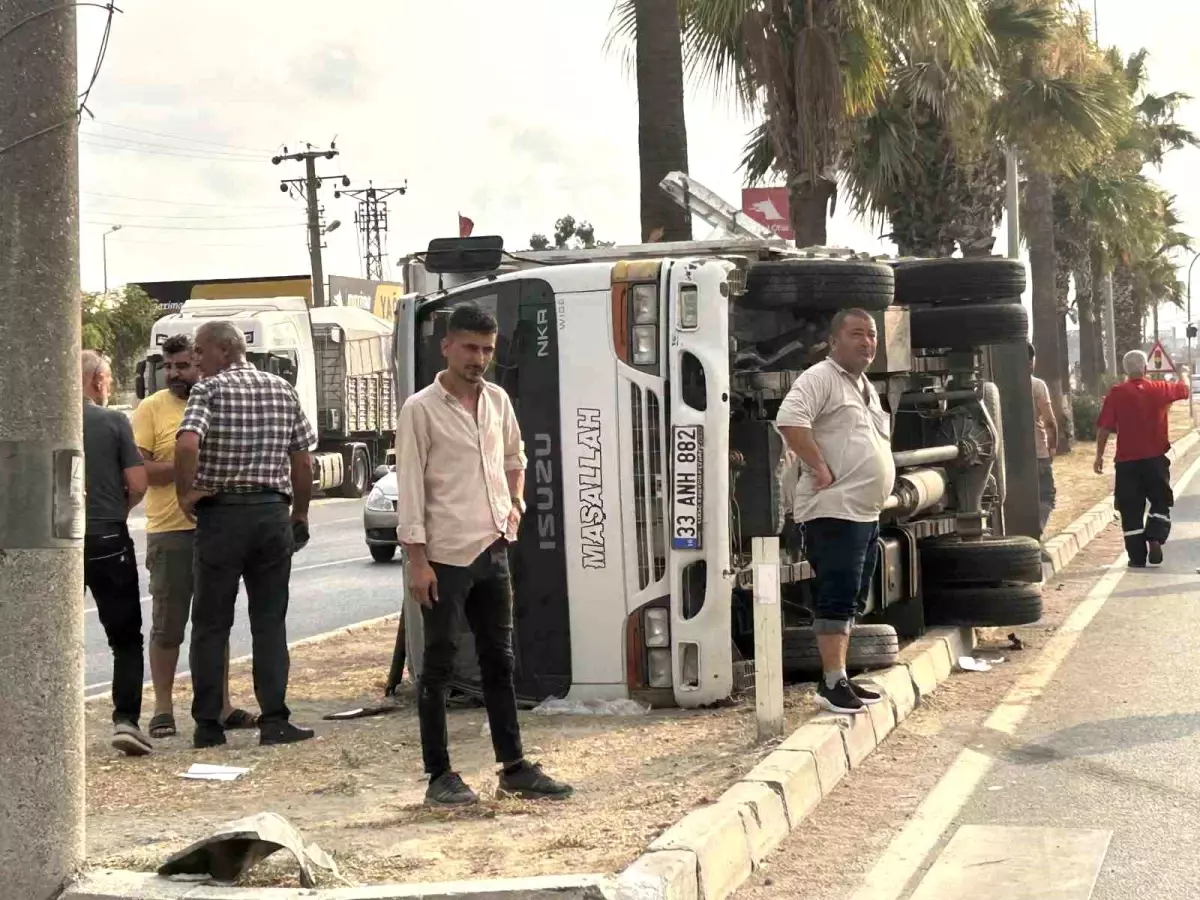 Mersin Tarsus'ta Trafik Kazası: 2 Yaralı