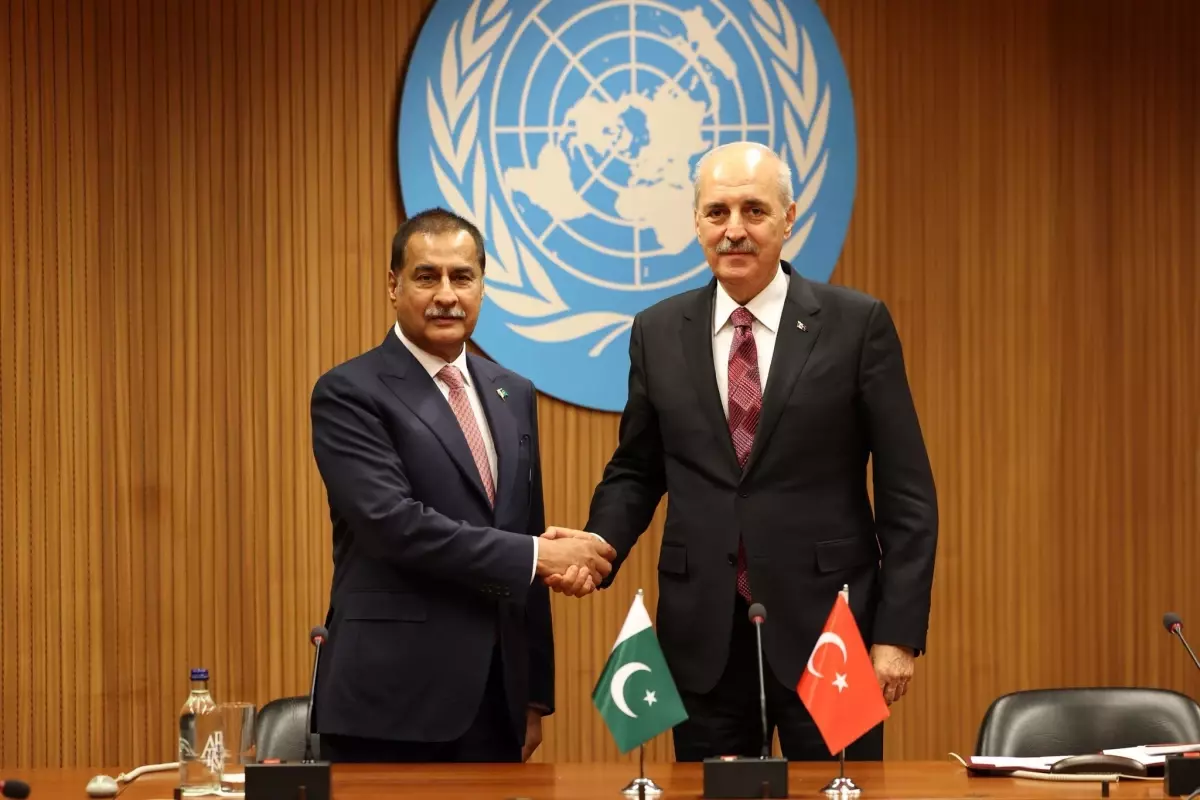 Kurtulmuş, Pakistan Meclis Başkanı ile Görüştü