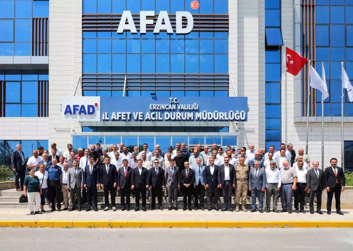 Erzincan'da Muhtarlarla İstişare Toplantısı