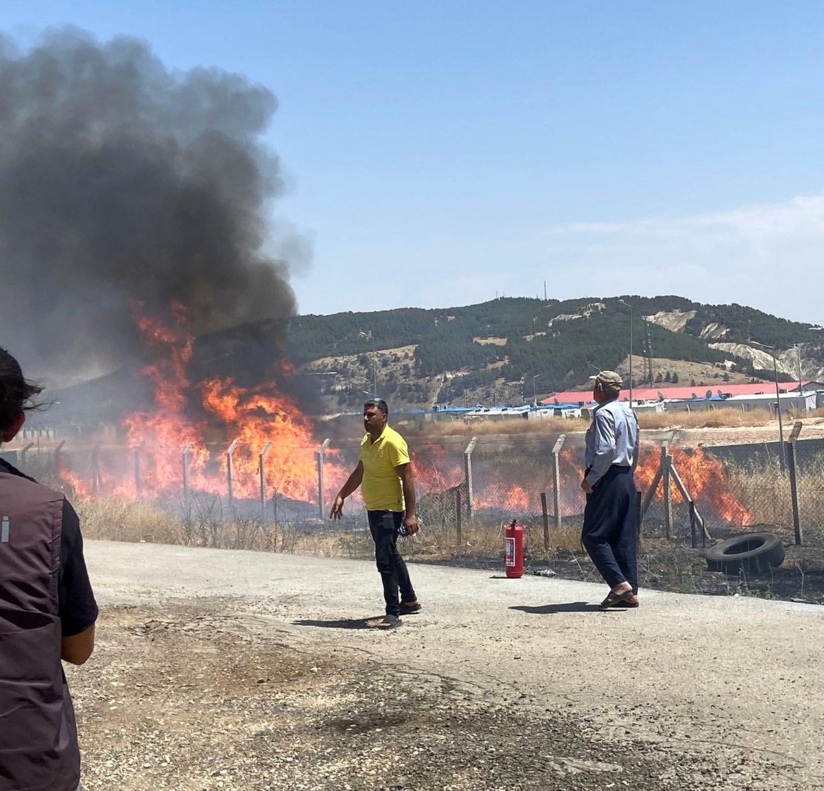 Adıyaman'daki Konteyner Kent, Anız Yangınına Erken Müdahale ile Kurtarıldı
