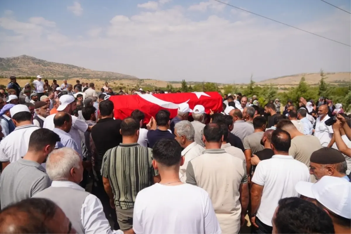 Yangında Hayatını Kaybeden İtfaiye Eri Haydar Öz Son Yolculuğuna Uğurlandı