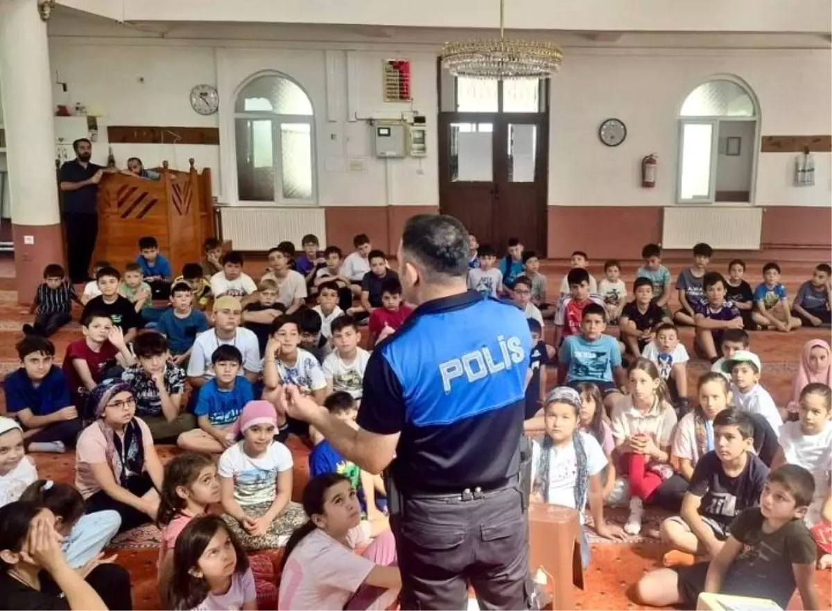 Bilecik'te Yaz Kur'an Kursu Öğrencilerine Güvenlik Eğitimi
