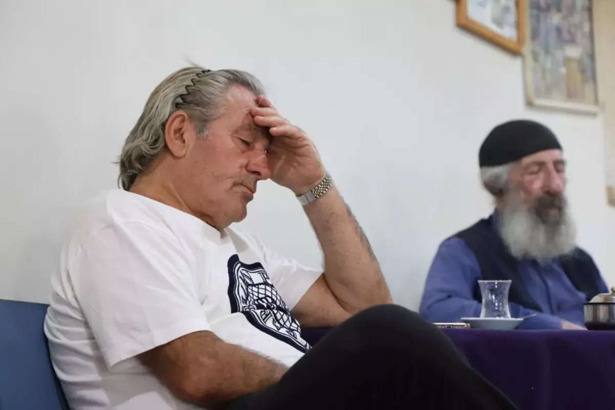 Yıllardır çözülemeyen sır! Bu kahvehaneye gelen mışıl mışıl uyuyor