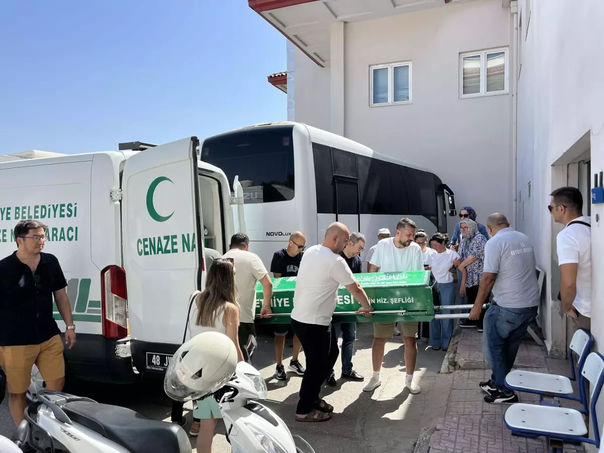 Fethiye'de Havuzda Fenalaşan Barış Sunman Hayatını Kaybetti